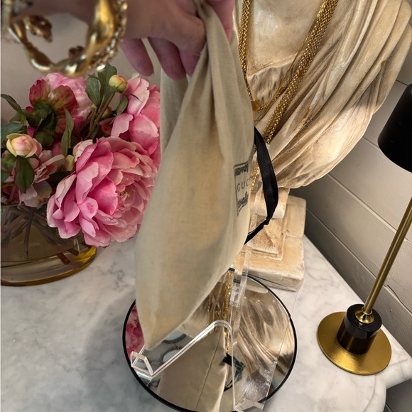 Like new 9 x 10 Gucci Beige Drawstring gift bag storage bag - Picture 6 of 8